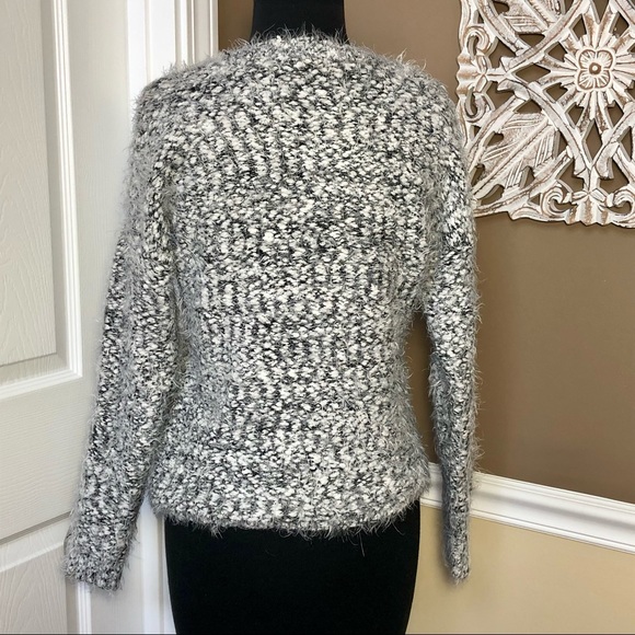 ⭐️ Search for Sanity Black & White Eyelash Fuzzy Sweater Size: EXTRA SMALL - Picture 6 of 16